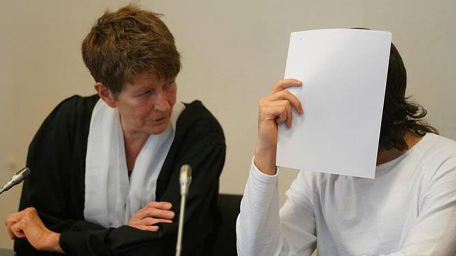 Dadgeha Munichê bi tometa kuştina zarokeke Êzidî cezayê zindanê bi ser jineke Almanî de sepand