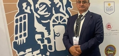 Husên qlî xan feylî bo gullan: Mela Mistefa barizanî weku teḧedidayek lenaw cergeyi beẍda û le mallî kurdêkî feylî yekem kongreyi partî berrêwe brd