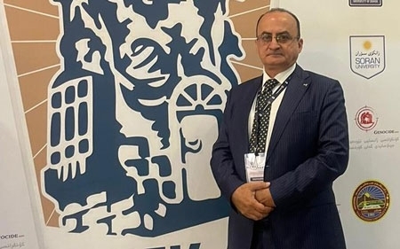 Husên qlî xan feylî bo gullan: Mela Mistefa barizanî weku teḧedidayek lenaw cergeyi beẍda û le mallî kurdêkî feylî yekem kongreyi partî berrêwe brd