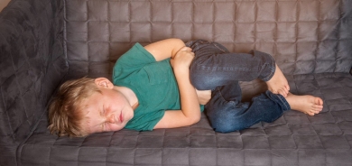 آلام المعدة المزمنة لدى الأطفال: ما السبب الأكثر شيوعاً؟