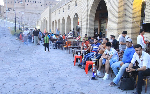 لاوان لە نێوان خەمساردی و خۆپێگەیاندندا