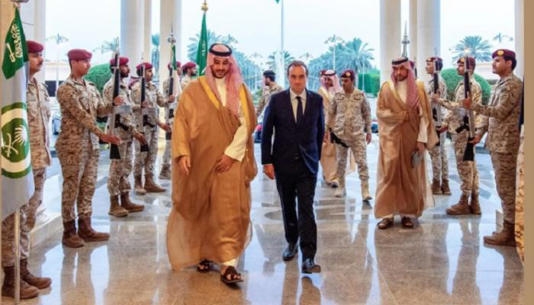 مباحثات سعودية فرنسية في المجال العسكري والدفاعي