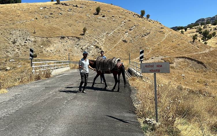 Li Semsûrê ji ber harbûnê gundek hat karantînekirin
