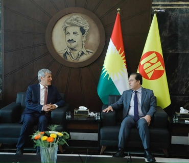 بەرپرسی بەشی ڕۆشنبیری و ڕاگەیاندنی (پ.د.ك) پێشوازی لە سەرۆكی پارتی سۆسیالیستی كوردستان/توركیا و شاندی یاوەری كرد