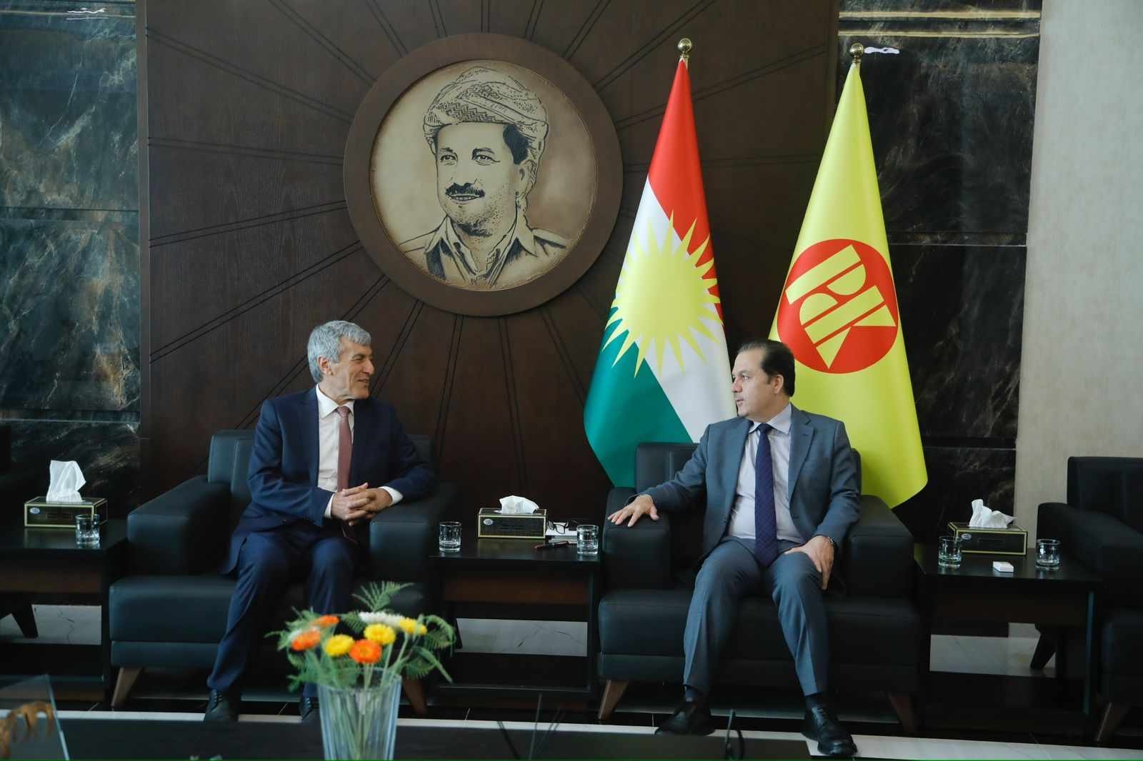 بەرپرسی بەشی ڕۆشنبیری و ڕاگەیاندنی (پ.د.ك) پێشوازی لە سەرۆكی پارتی سۆسیالیستی كوردستان/توركیا و شاندی یاوەری كرد