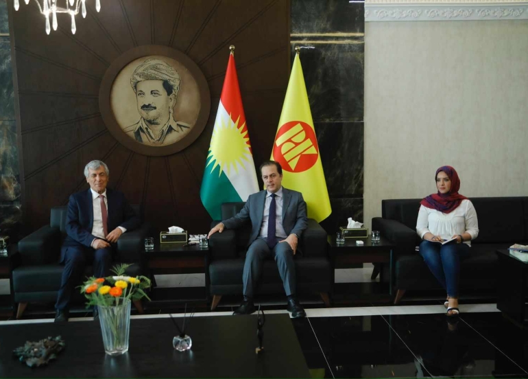 بەرپرسی بەشی ڕۆشنبیری و ڕاگەیاندنی (پ.د.ك) پێشوازی لە سەرۆكی پارتی سۆسیالیستی كوردستان/توركیا و شاندی یاوەری كرد