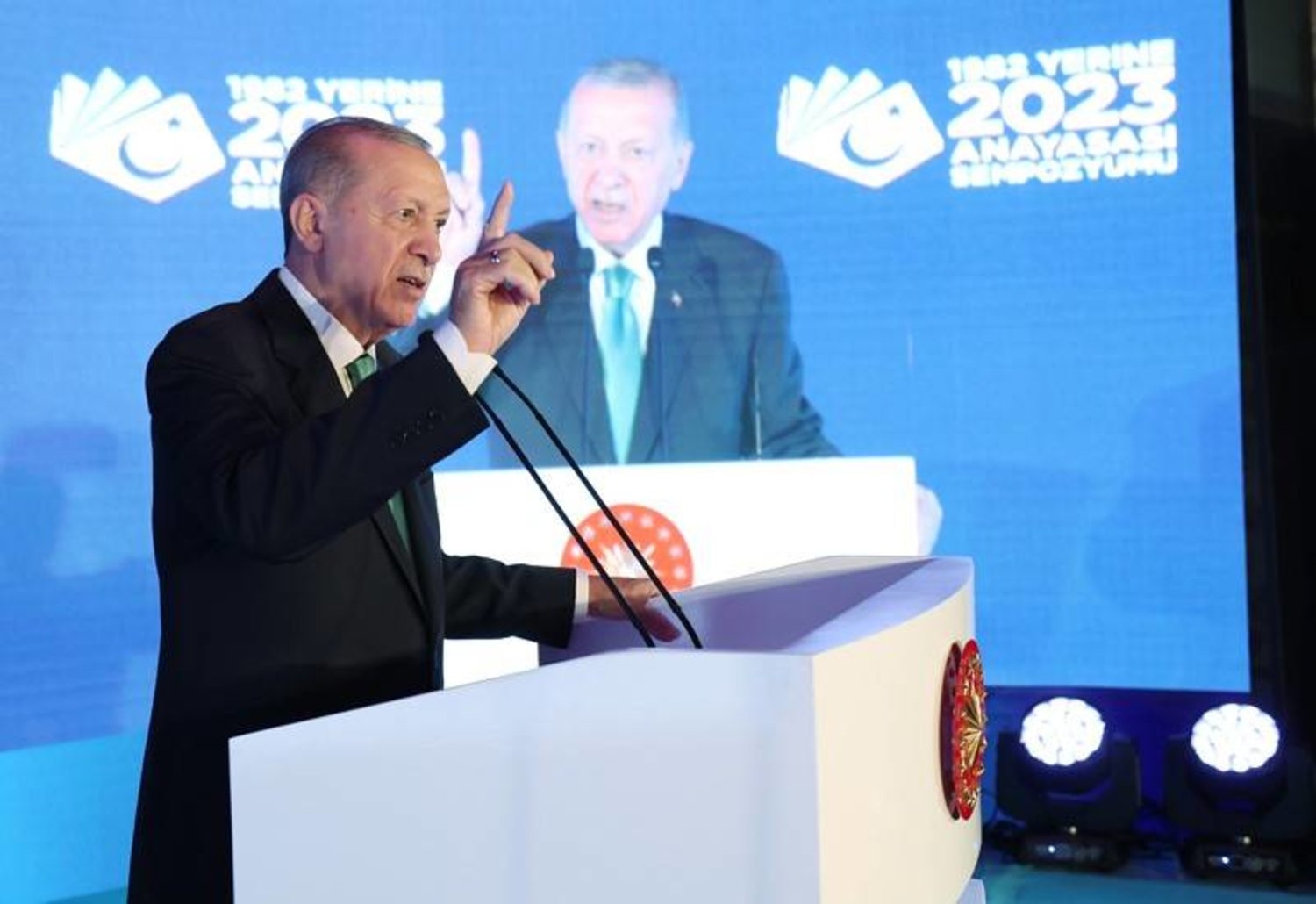 إردوغان يؤكد إصراره على وضع دستور مدني شامل لتركيا
