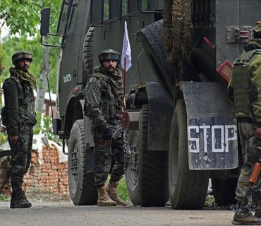 لەم پێکدادانەدا سێ سەربازی هیندستان و پۆلیسێک و دوو یاخیبوو کوژران