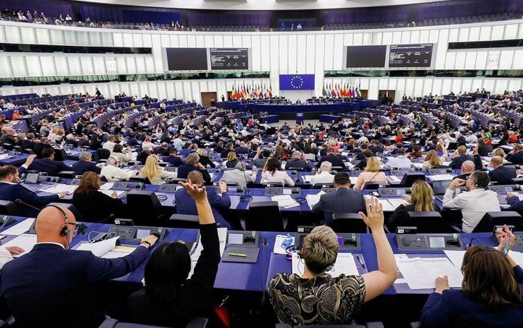 Parlamentoya Ewropayê: Tirkiye di van şert û mercan de nikare bibe endam