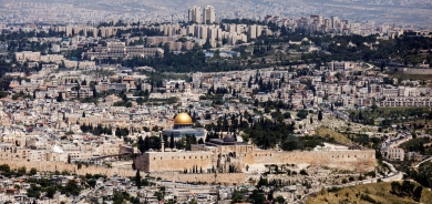 مستوطنون يقتحمون المسجد الأقصى تحت حراسة الشرطة الإسرائيلية