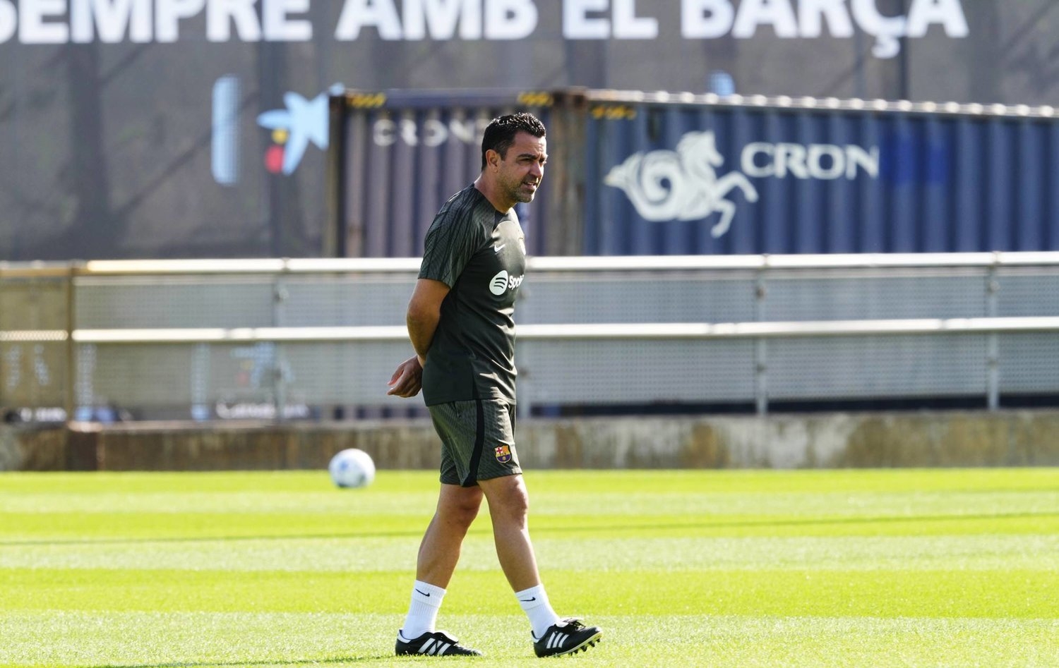 تشافي يدعو برشلونة للانتفاض في دوري أبطال أوروبا