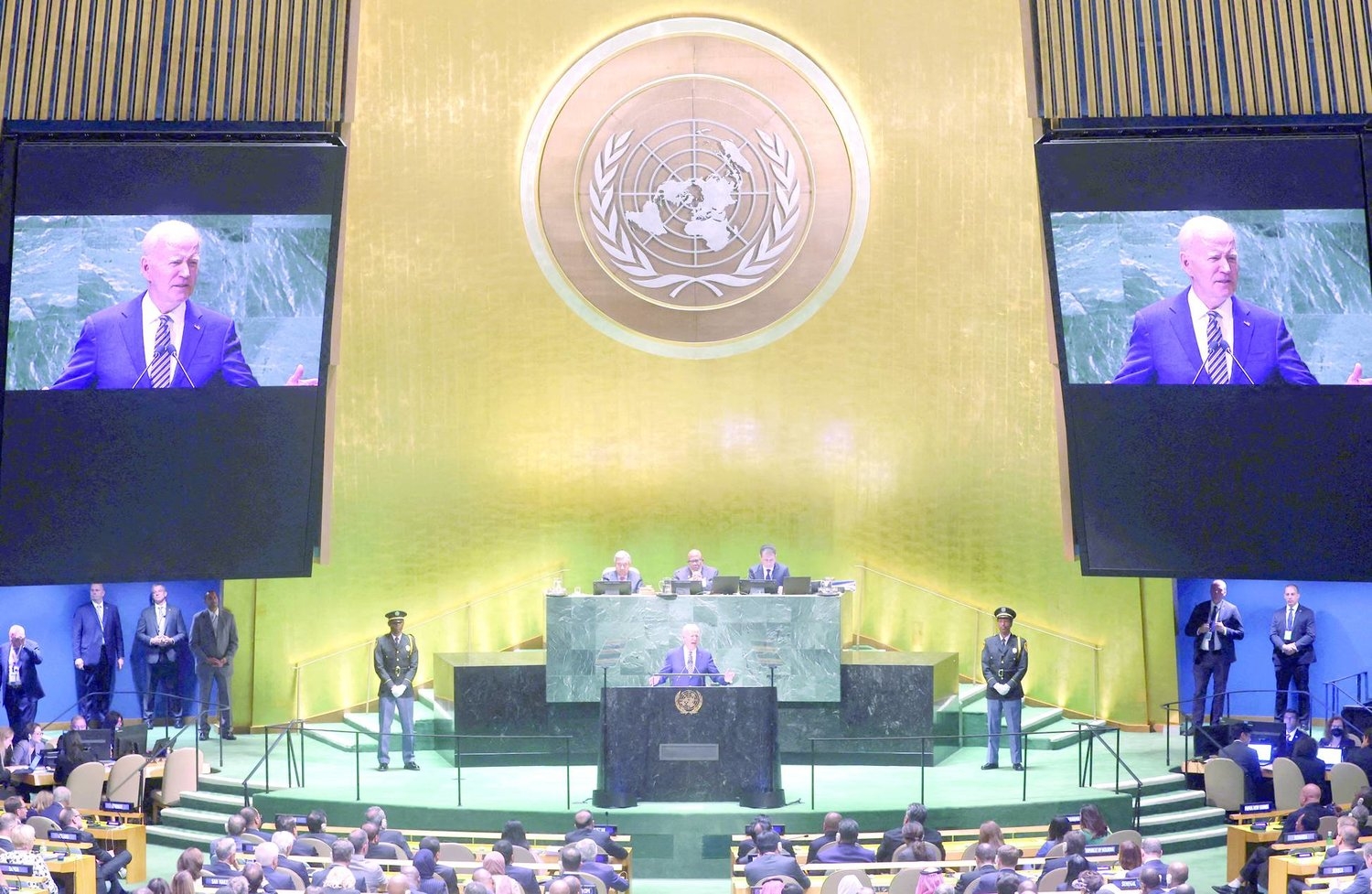 بايدن يحض على «التكتل ضد روسيا»