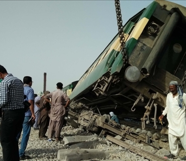 لە پێکدادانی دوو شەمەندەفەر لە پاکستان 20 کەس بریندار بوون