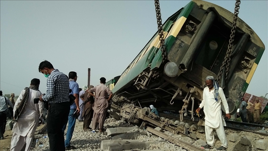 لە پێکدادانی دوو شەمەندەفەر لە پاکستان 20 کەس بریندار بوون