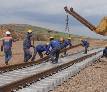ڕاوێژکاری گواستنەوەی حکومەتی عێراق: هێڵی ئاسنی نێوان عێراق و ئێران دوای 18 مانگ ئامادە دەبێت