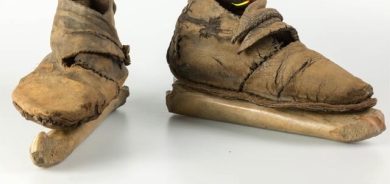 دیمەنە سەیرەكان: پێڵاوی خلیسكێنەی سەر سەهۆڵی سەدەی دەیەم كە لەچەرم و ئێسقان دروست كراوە