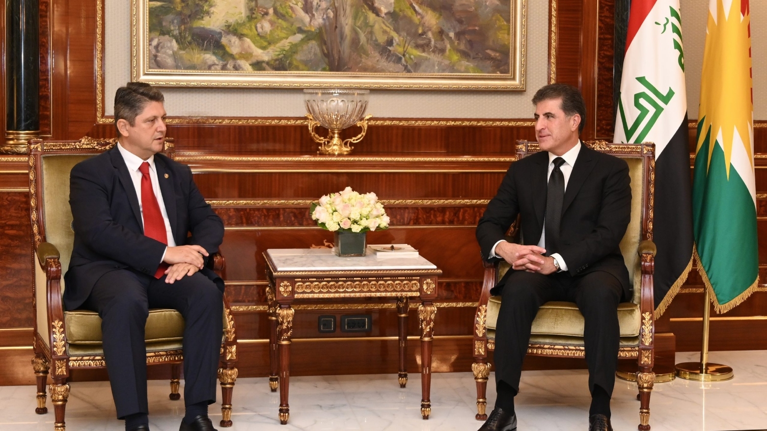 سه‌رۆك نێچيرڤان بارزانى له‌گه‌ڵ شاندێكى ڕۆمانى كۆبووه‌وه‌