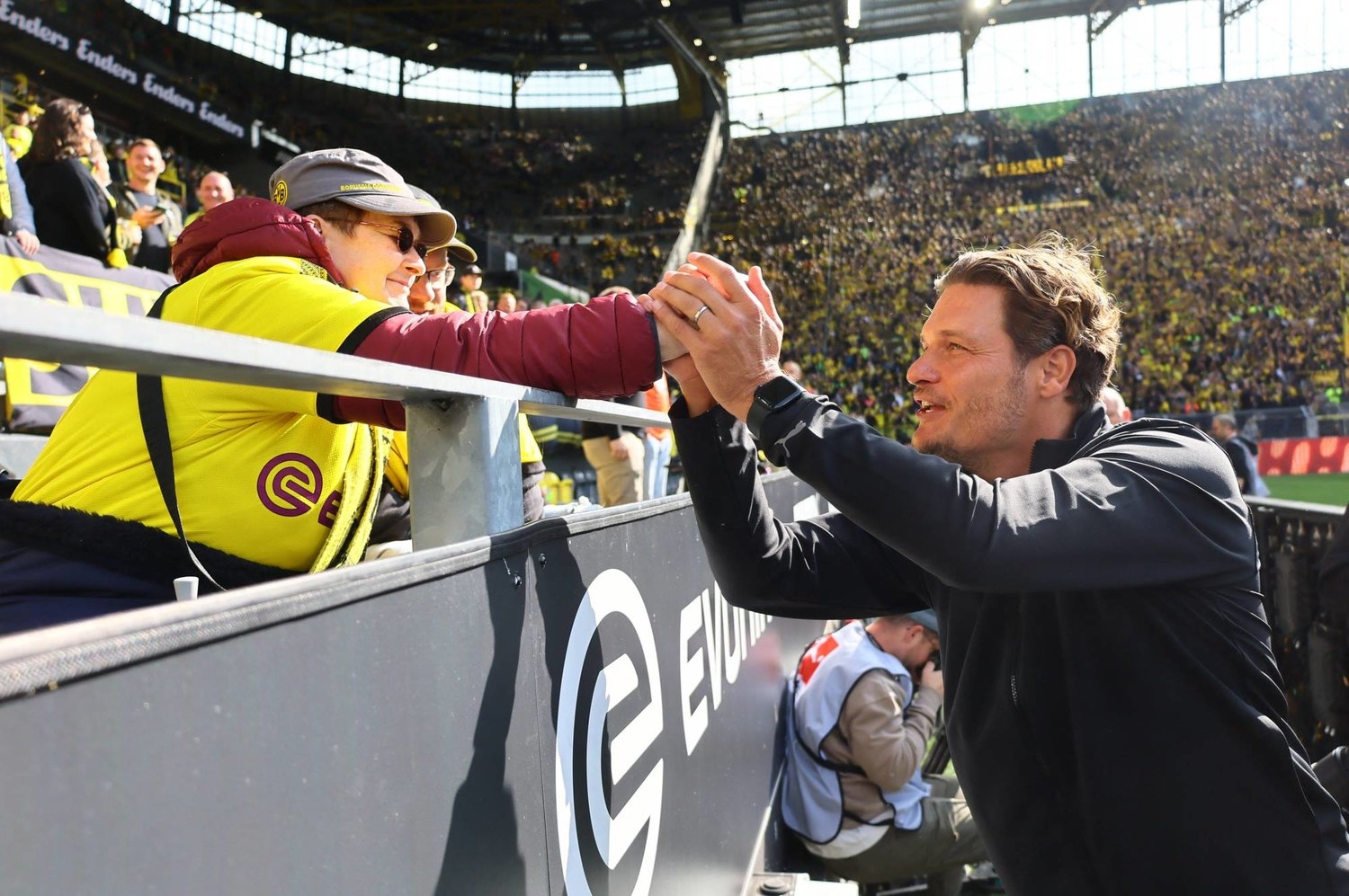 مدرب دورتموند يأمل في مواصلة تحقيق النتائج الإيجابية