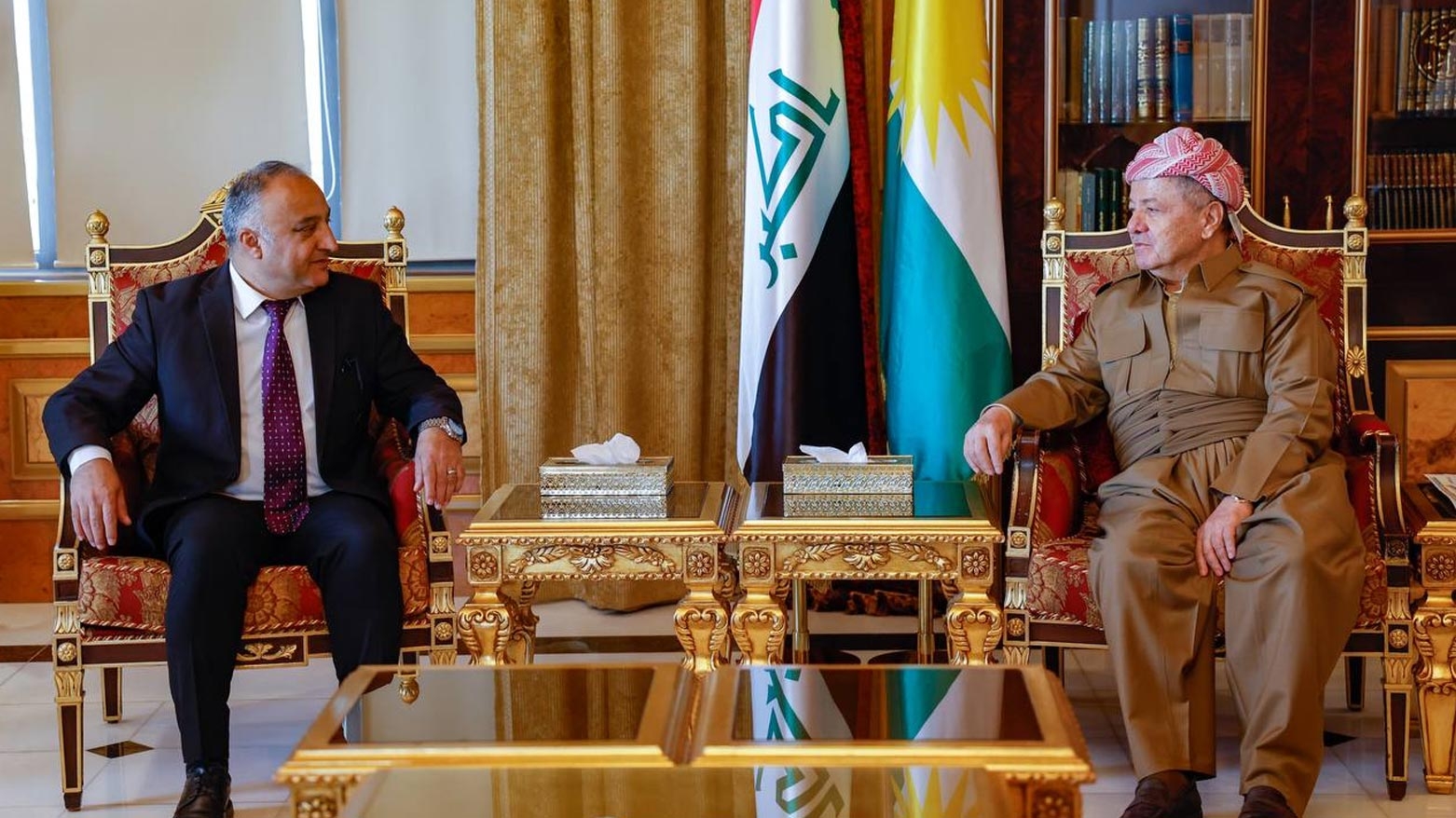 Serok Barzanî pêşwazî li şandeke bilind a Tevgera Demokrat a Aşûrî kir