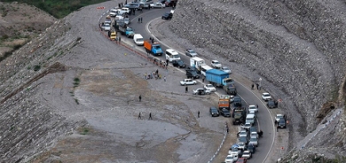 Leşkerên Azerî malên Kurd û Ermeniyan talan dikin