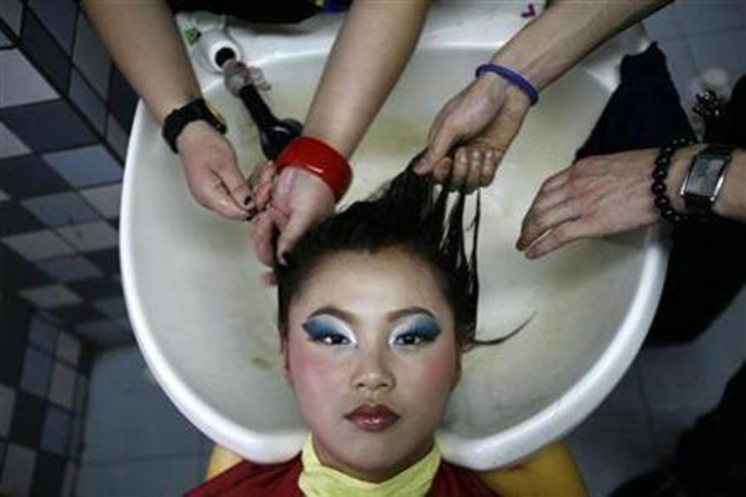 6 طرق لتنظيف شعرك من دون شامبو!