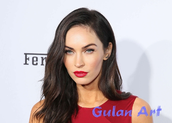 مێگان فۆكس بەدەست ناڕێكیی جەستەیەوە دەناڵێنێت