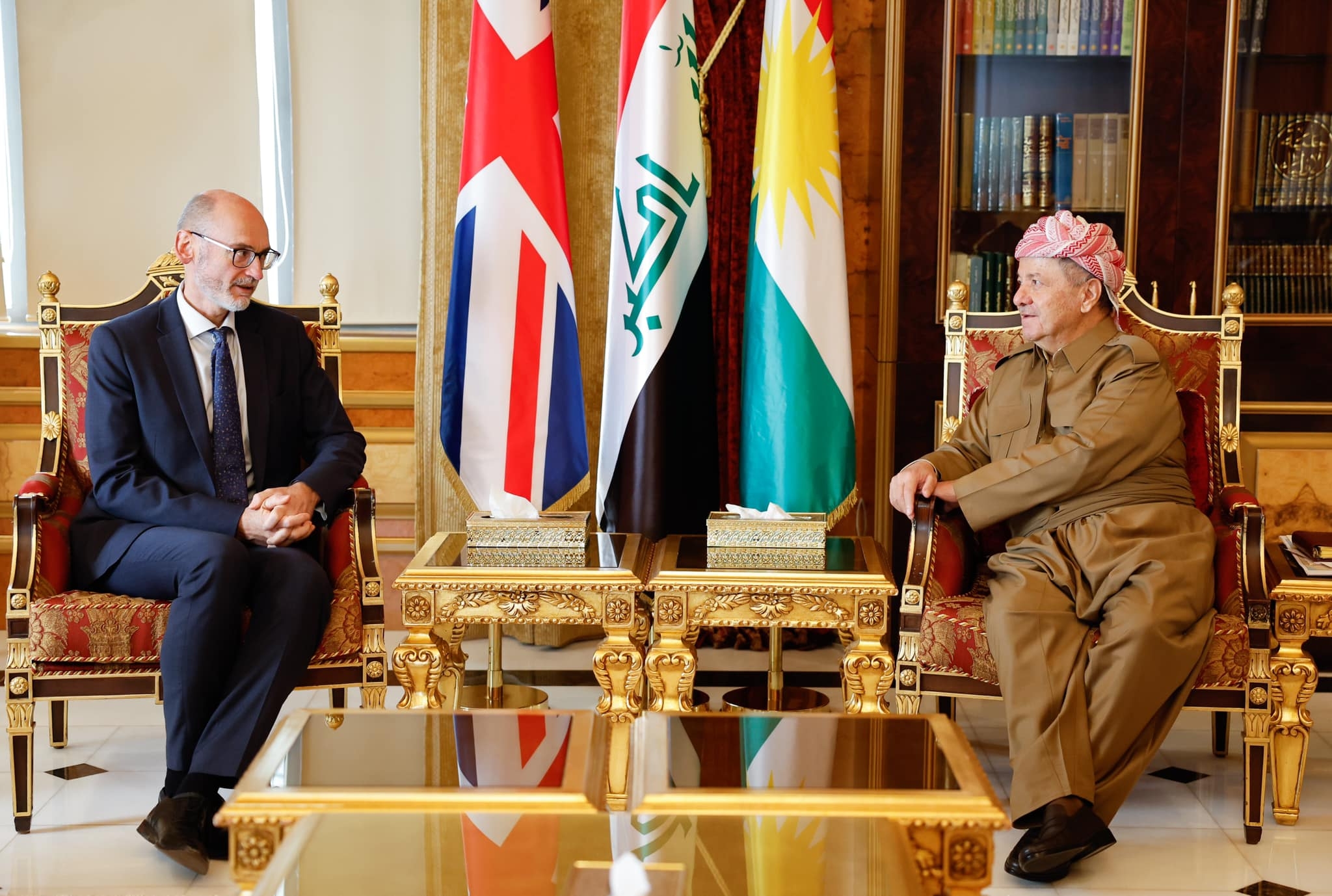 ســــــەرۆك بــــــارزانــــی پــێــشـــوازی لـــە باڵیۆزی بریتانیا لە عێراق دەكات