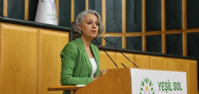 YSP: Tirkiye di êrîşên li ser Rojavayê Kurdistanê de yasayên şer binpê dike