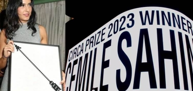 Hunermenda Kurd Cemîle Şahîn li Londonê xelata CIRCAyê wergirt