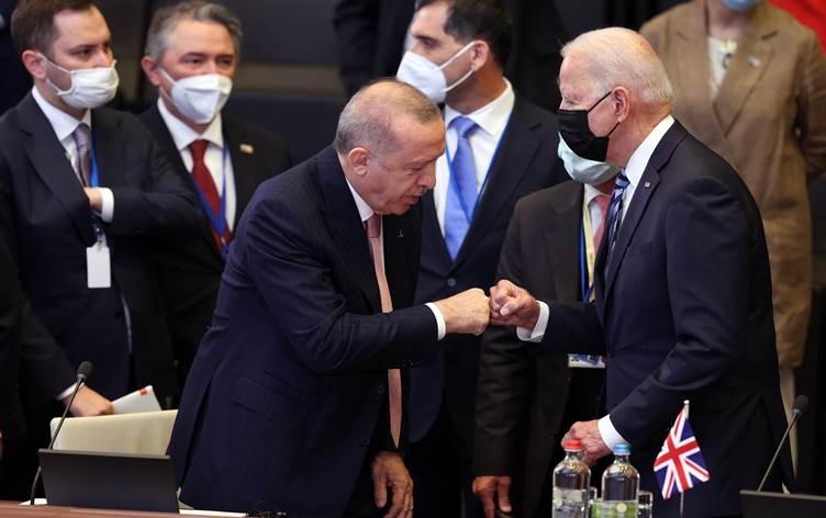 Êrişên Tirkiyeyê di navbera Washington û Enqerê de bûn sedema nakokiyan