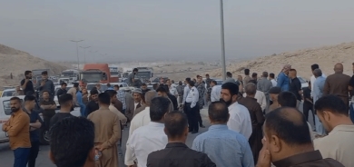 Cotkarên Mexmûrê rêya Hewlêr-Mexmûrê girtin