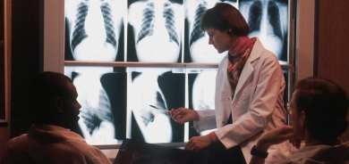 هل يرث الإنسان «تحيزات» الذكاء الاصطناعي؟