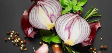 طبيب ينفي الفوائد الكبيرة للبصل والثوم في الخريف !