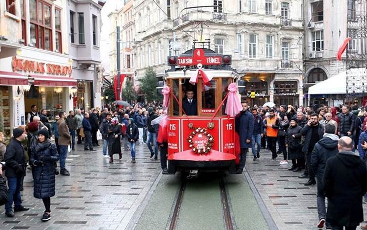 Li Stenbolê 2,5 milyon biyanî dijîn