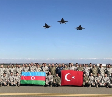 فڕۆکە جەنگییەکانی ئێف ١٦ی تورکیا گەیشتنە ئازەربایجان