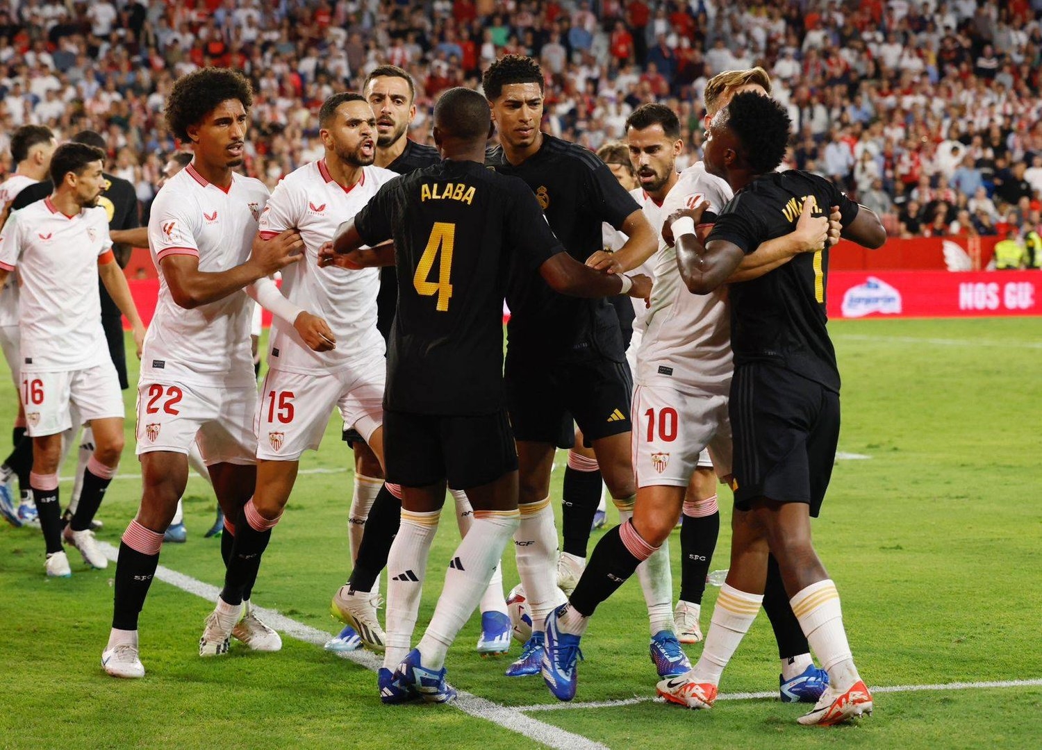 الدوري الإسباني: الريال يلحق بإشبيلية متعادلاً في مباراة مشحونة