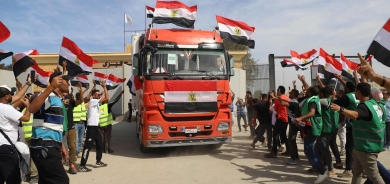 غزة «تتنفس»... دخول طلائع المساعدات عبر رفح