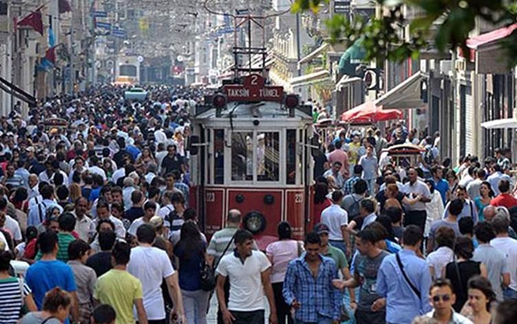 Di 5 salan de 2,2 milyon kesan ji Stenbolê koç kiriye