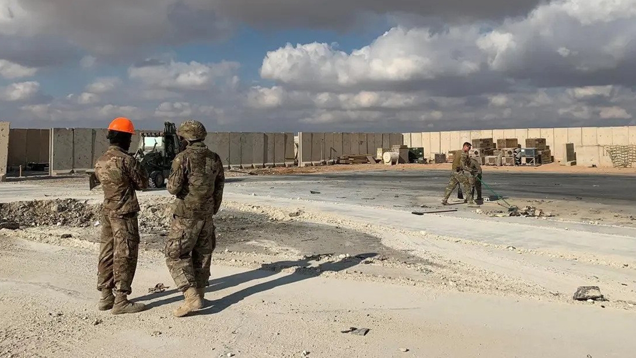 Reuters: 3 mûşekên Katyûşa li baregeha Eyn El-Esed ketin