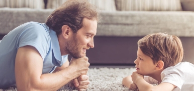 الحرص الزائد من الآباء يعوق استقلالية الأبناء
