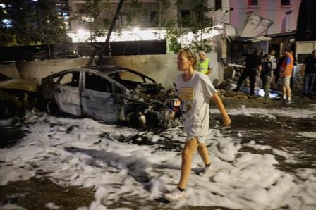 حرب غزة في يومها الـ23.. الأسرى يتصدرون الصورة وعودة تدريجية للاتصالات