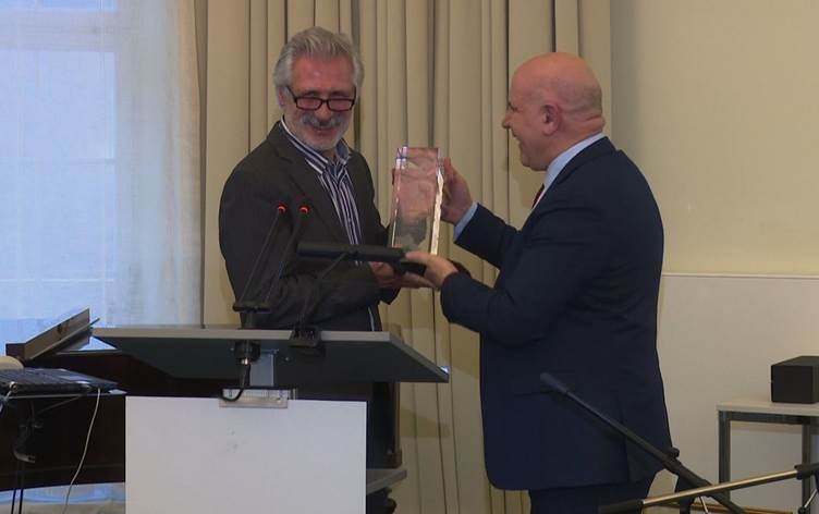 Li Almanyayê yekemîn xelata Mîr Celadet Bedirxan hat dayîn