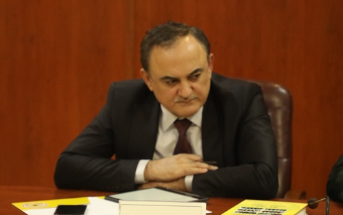 د.عەبدولحەكیم خەسرەو  سەرۆكی فەرمانگەی هەماهەنگی و بەدواداچوونی حكومەتی هەرێمی كوردستان:     لە چوارچێوەی دەسەڵاتە حەسرییەكانی، حكومەتی فیدڕاڵی شەڕێكی هەمەلایەنی ئابووری لەگەڵ هەرێمی كوردستان دەكات