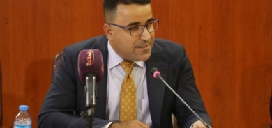 شڤان حەمدی  ئەندامی بەشی ڕۆشنبیری و ڕاگەیاندنی پارتی دیموكراتی كوردستان:     كێشەی ئێمە لەگەڵ ئەو لایەنە عێراقییانە ئەوەیە كە لە ڕێگەی تەفسیری جیاوازیان بۆ بڕگە و ماددەكانی دەستوور شەڕ بە هەرێمی كوردستان دەفرۆشن، ئەمەش نەك تەنیا شەڕی ئابووری، بەڵكو هەموو 