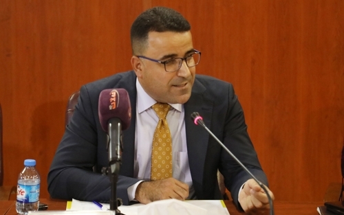 شڤان حەمدی  ئەندامی بەشی ڕۆشنبیری و ڕاگەیاندنی پارتی دیموكراتی كوردستان:     كێشەی ئێمە لەگەڵ ئەو لایەنە عێراقییانە ئەوەیە كە لە ڕێگەی تەفسیری جیاوازیان بۆ بڕگە و ماددەكانی دەستوور شەڕ بە هەرێمی كوردستان دەفرۆشن، ئەمەش نەك تەنیا شەڕی ئابووری، بەڵكو هەموو 