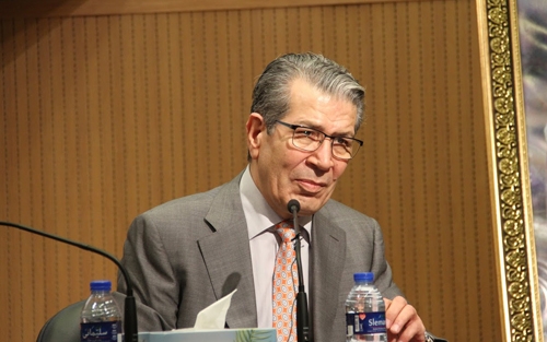 حوسێن كوردنەژاد  ئەندامی ئەنیستیتۆی توێژینەوە و گەشەپێدانی كوردستان:     گرنگە لایەنە سیاسییەكانی كوردستان بگەنە ئەو قەناعەتەی حوكمڕانی لە عێراقدا بە دەستی میلیشیایە ‌و سیاسەتێكی هەڵەیە پشت لە حكومەتی خۆت بكەیت و ئومێد لەسەر میلیشیا هەڵبچنرێت