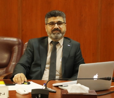 د.جەلال ئەحمەد عەبدوڵڵا  ئەندامی بازنەی گفتوگۆ:     شەڕی ئابووریی بەغدا دژی هەرێم لە بنچینەدا شەڕێكی سیاسییە و ئامانج لێی لاوازكردن و تێكدانی سەقامگیرییە سیاسییەكەیەتی