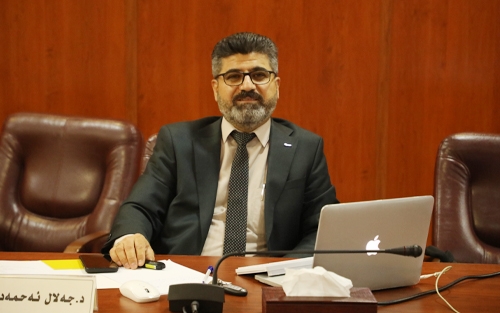 د.جەلال ئەحمەد عەبدوڵڵا  ئەندامی بازنەی گفتوگۆ:     شەڕی ئابووریی بەغدا دژی هەرێم لە بنچینەدا شەڕێكی سیاسییە و ئامانج لێی لاوازكردن و تێكدانی سەقامگیرییە سیاسییەكەیەتی