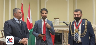 Ala Kurdistanê li şaredariya Lambeth a Londonê tê bilindkirin û peykerê Omer Xawer jî tê danîn