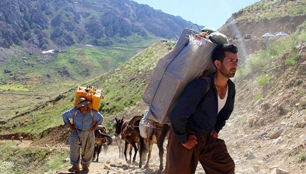 Iranian Border Guards Injure Five Kurdish Kolbers, Arrest Ten Near Saqqez